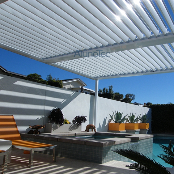 Bedienbare Pergola-Überdachung aus Aluminium von Morden Design