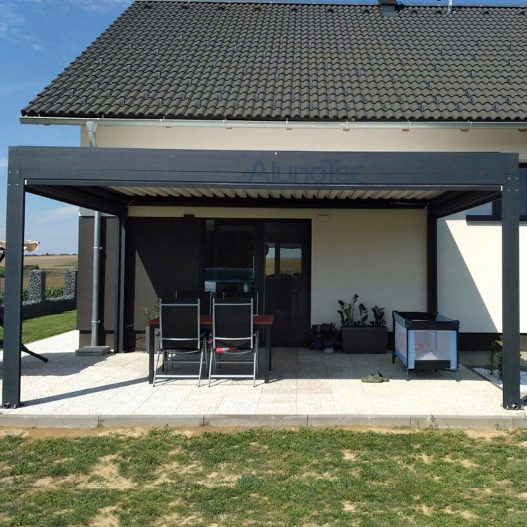 Dach-Pergola-System aus Aluminium mit elektrischer Steuerung zum Öffnen