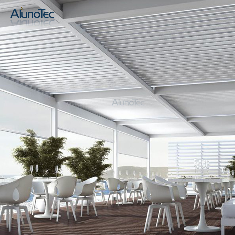 Outdoor-Restaurant: Individuelle Design-Pergola mit Lamellendach