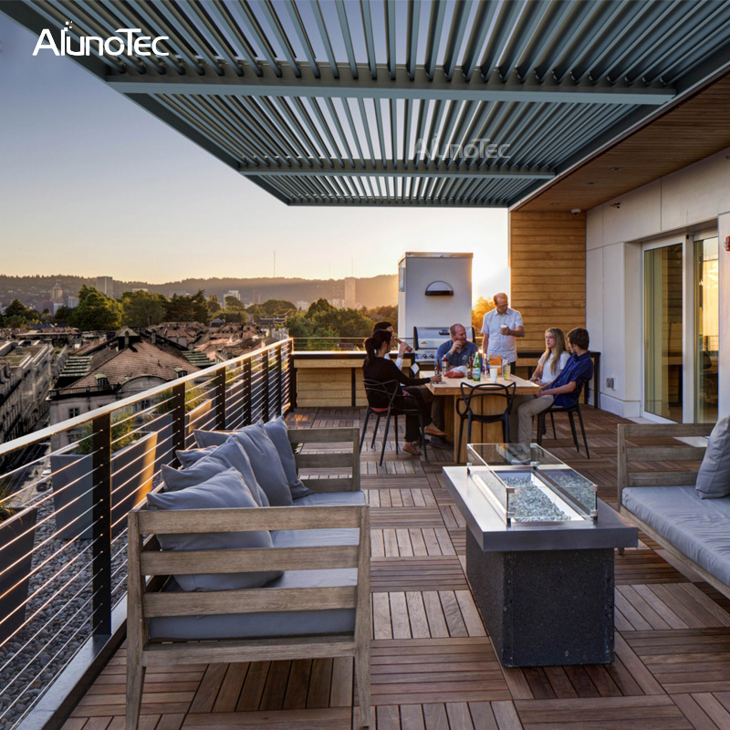 Bioklimatische elektrische Pergola aus Metall mit Lamellendach