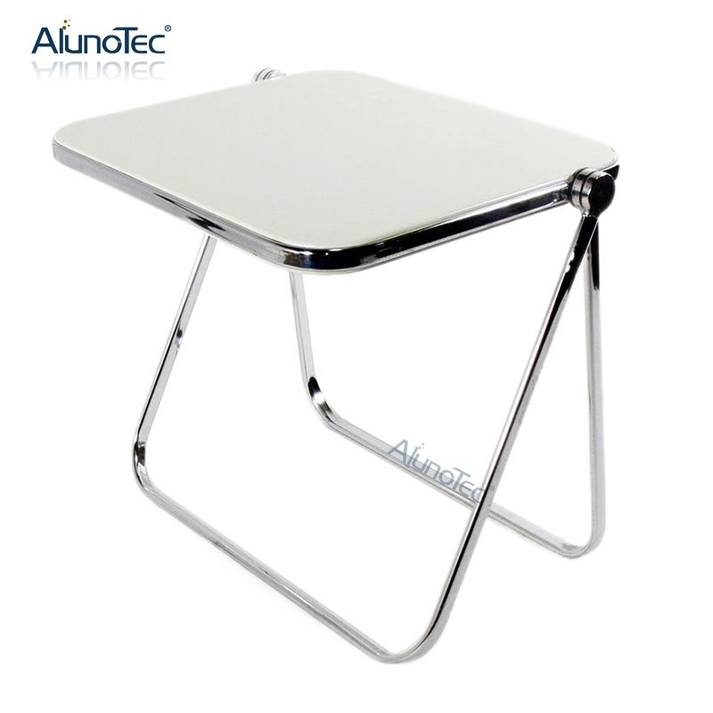 Klappbarer Beistelltisch im Vintage-Design, Wohnmöbel aus Chrom und Kunststoff