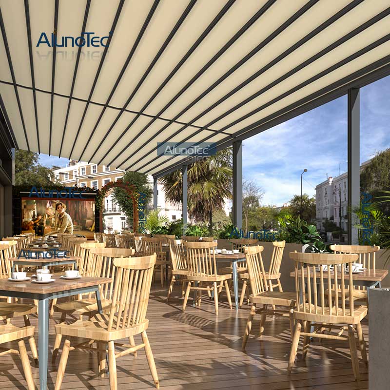 Elektrischer, einziehbarer Sonnenschutz im neuen Design für Terrassendielen
