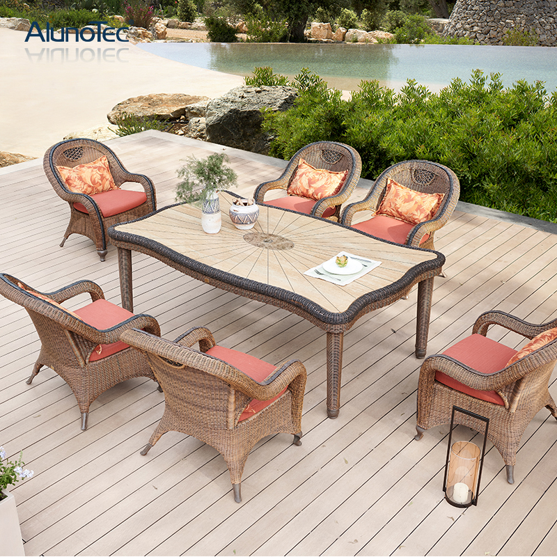 Luxuriöses Design-Terrassen-Essset aus Rattan mit Kissen 