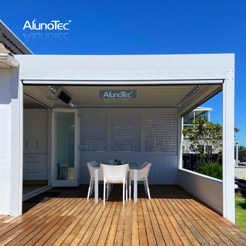 30L x 12B x 8H freistehende motorisierte Pergola mit Lamellen und Schiebetüren
