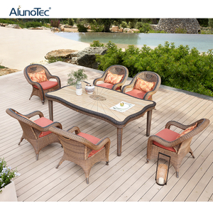 Luxuriöses Design-Terrassen-Essset aus Rattan mit Kissen 